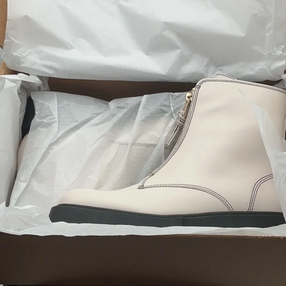 NWT Coach Liza Cream Ankle Boots with Black Soles‎ size 10B